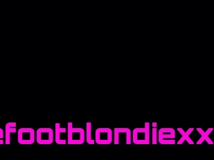 Barefootblondiexx